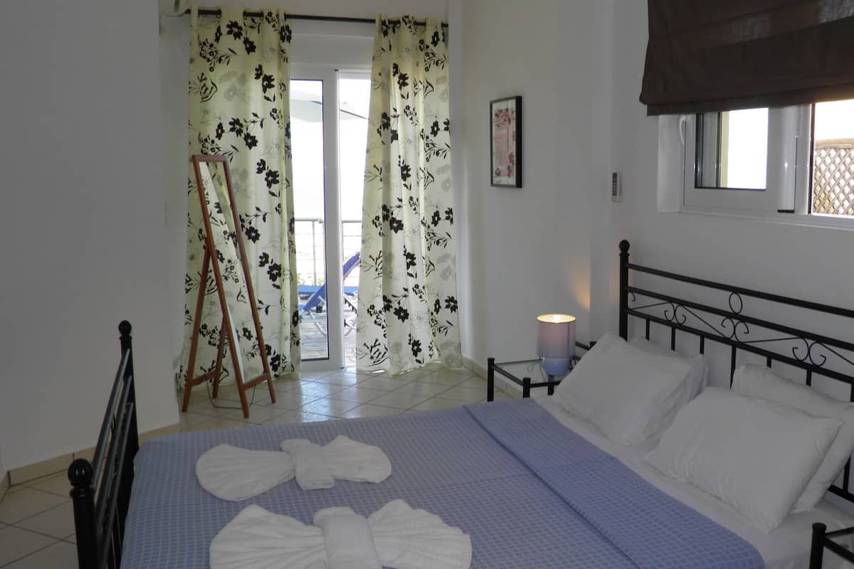 3 bedrooms, Frette Italian sheets, pillow-top beds, in-room safe