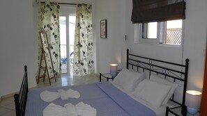Frette Italian sheets, pillow-top beds, in-room safe, blackout curtains - Blue Villas (Chania)
