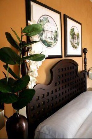 Seprai antialergi, bantalan ekstra lembut, minibar, dan brankas