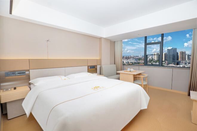 Down duvets, in-room safe, individually decorated, desk