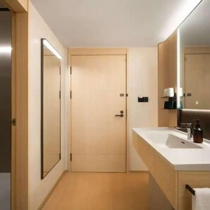 Caja de seguridad en la habitación y escritorio