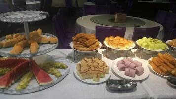 2 restaurants, breakfast, lunch, dinner served; Chinese cuisine