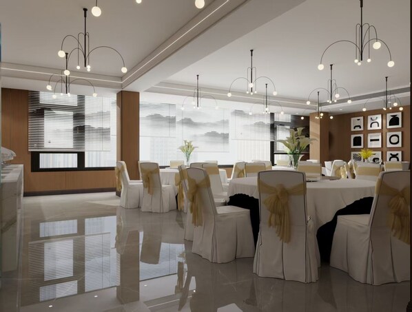 2 restaurants, breakfast, lunch, dinner served; Chinese cuisine