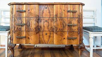 Camera familiare, bagno privato | Una cassaforte in camera, tende oscuranti, insonorizzazione