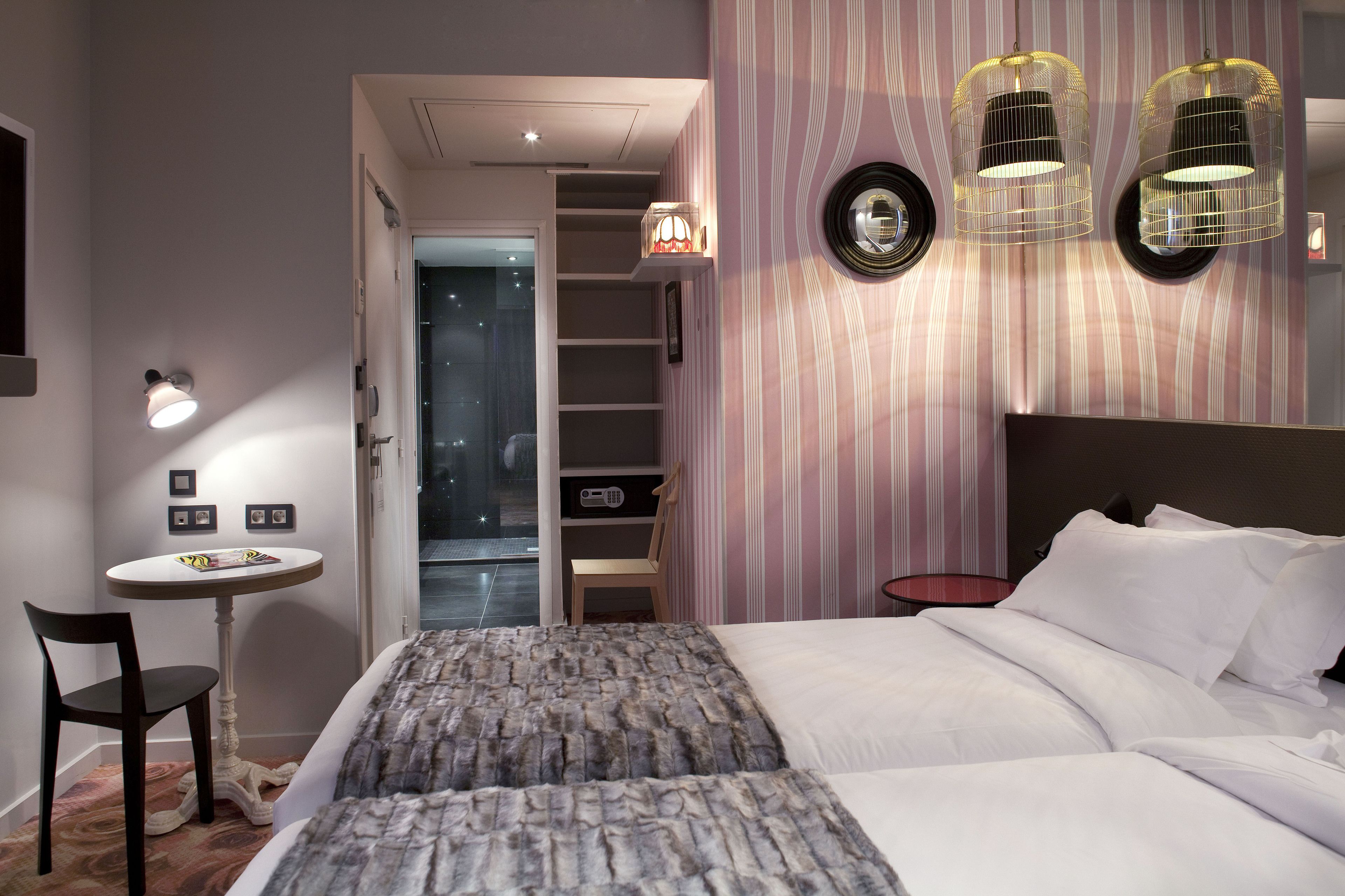 superior room | minibar, in-room safe, individually decorated, individually furnished