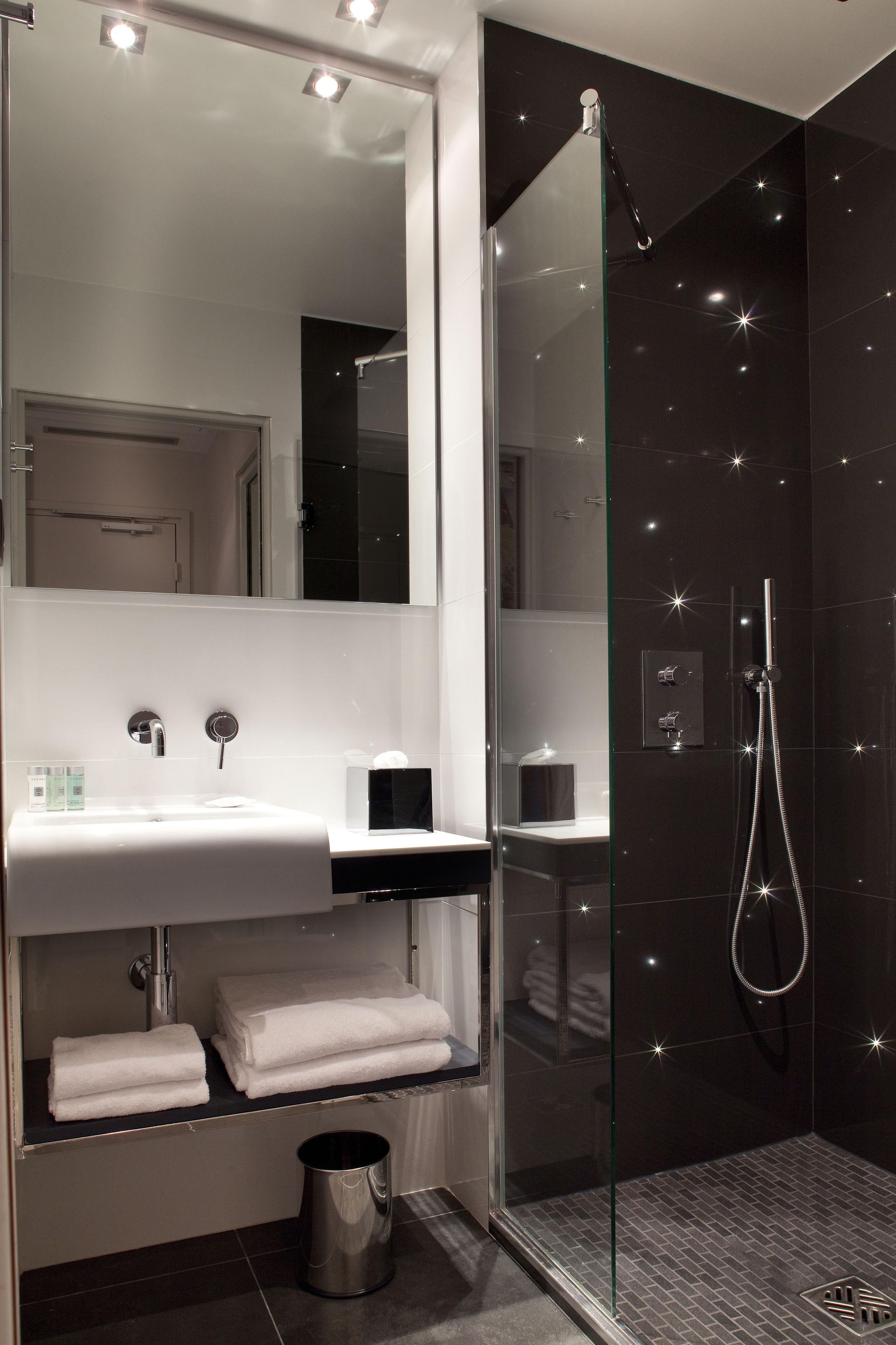 superior room | bathroom shower