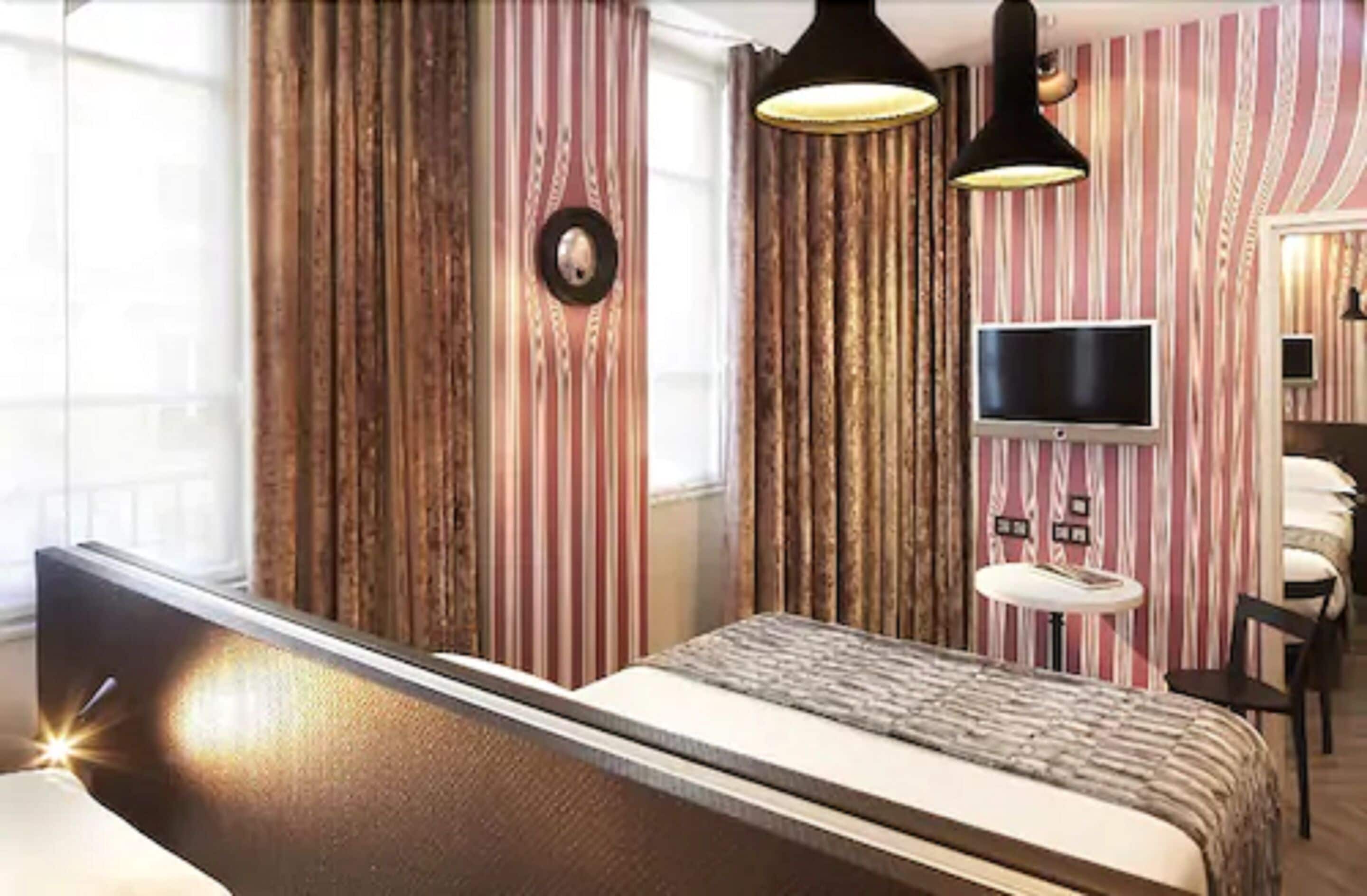 superior room | minibar, in-room safe, individually decorated, individually furnished