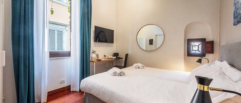 Habitación estándar con 1 cama matrimonial o 2 individuales | Ropa de cama de alta calidad y minibar