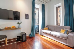 Family Quadruple Room | Premium bedding, minibar, in-room safe, desk - Maison Giulia (Rome)