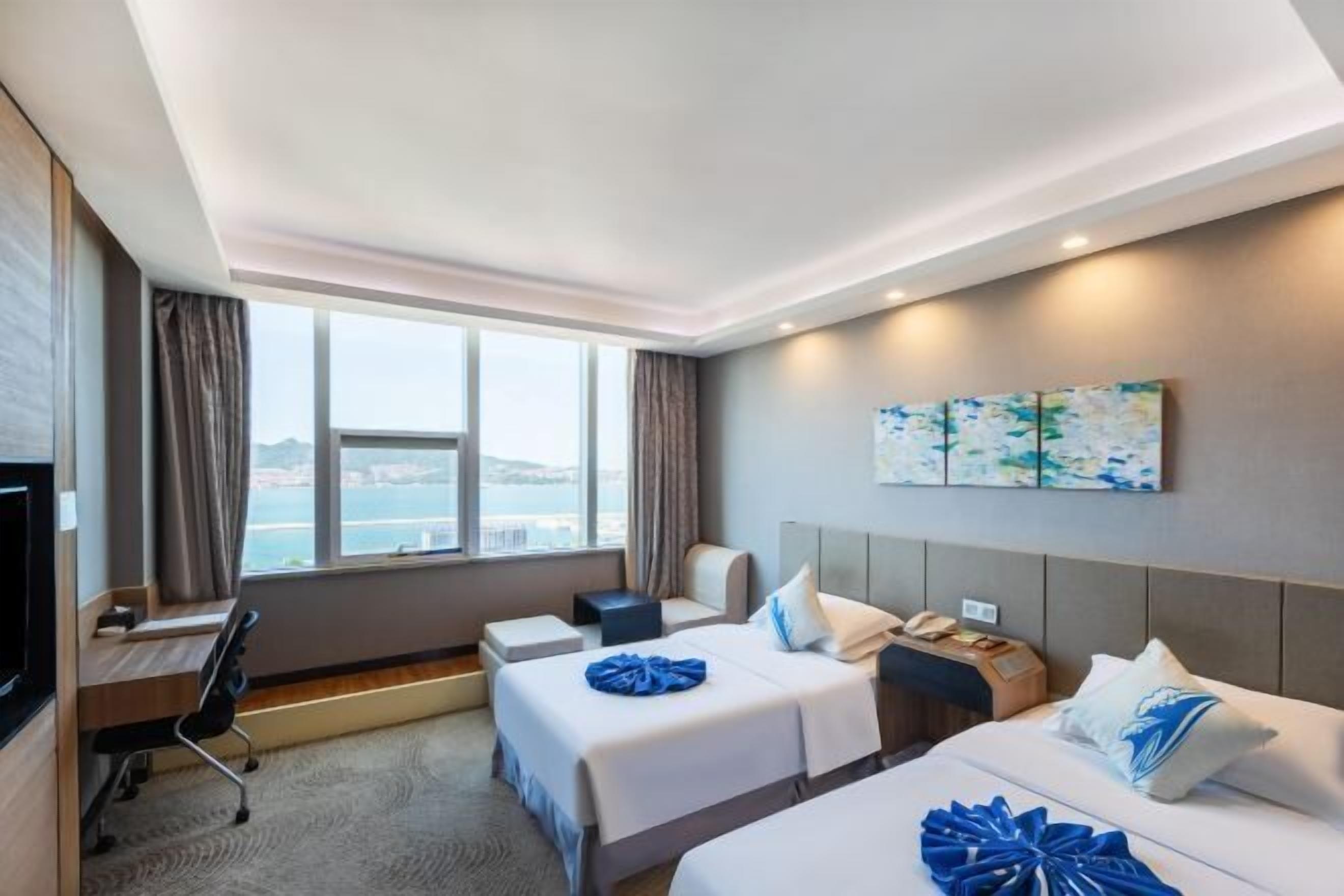 办公桌、熨斗/熨板、婴儿床、WiFi