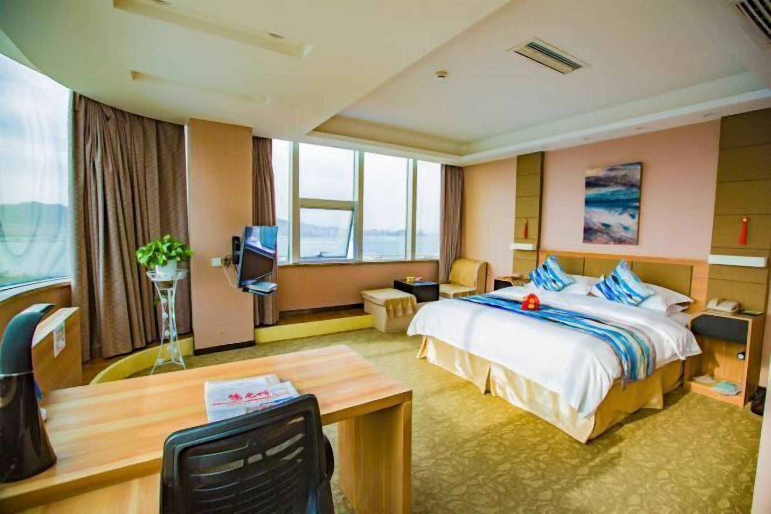 办公桌、熨斗/熨板、婴儿床、WiFi