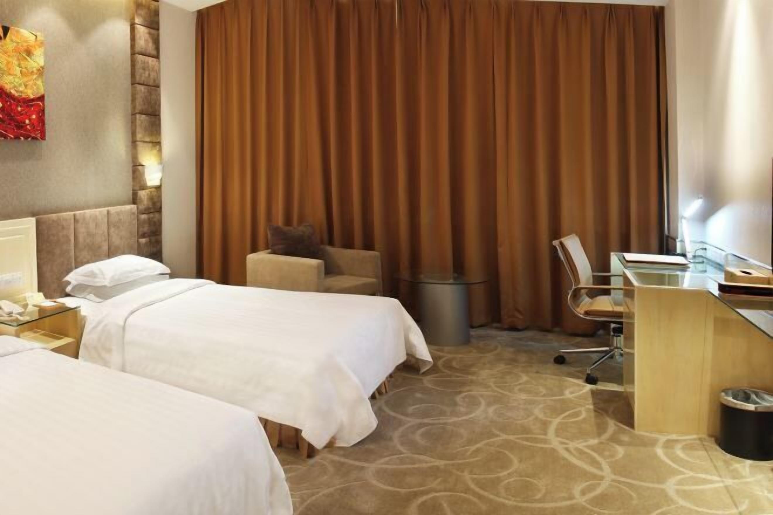 办公桌、熨斗/熨板、婴儿床、WiFi