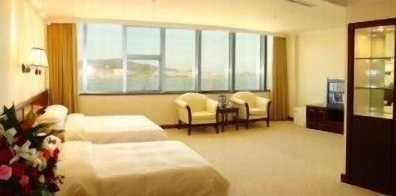 Skrivbord, strykjärn/strykbräda, barnsängar och wi-fi