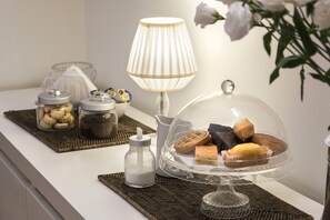 每日供应当地美食早餐（每人 EUR 5）