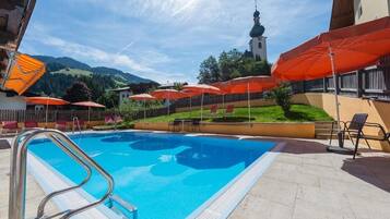 Außenpool (je nach Saison geöffnet)