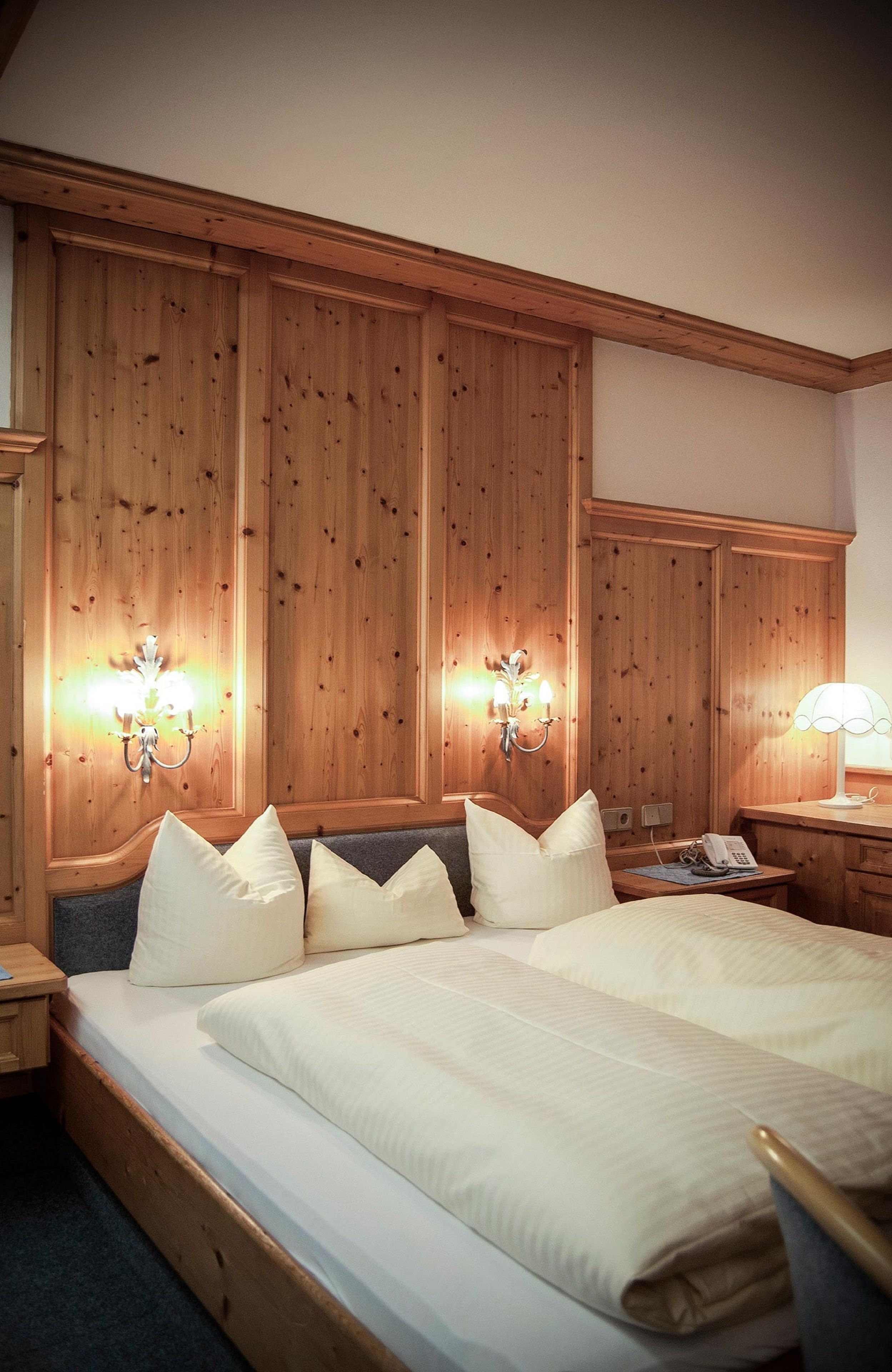 Free cribs/infant beds, free WiFi