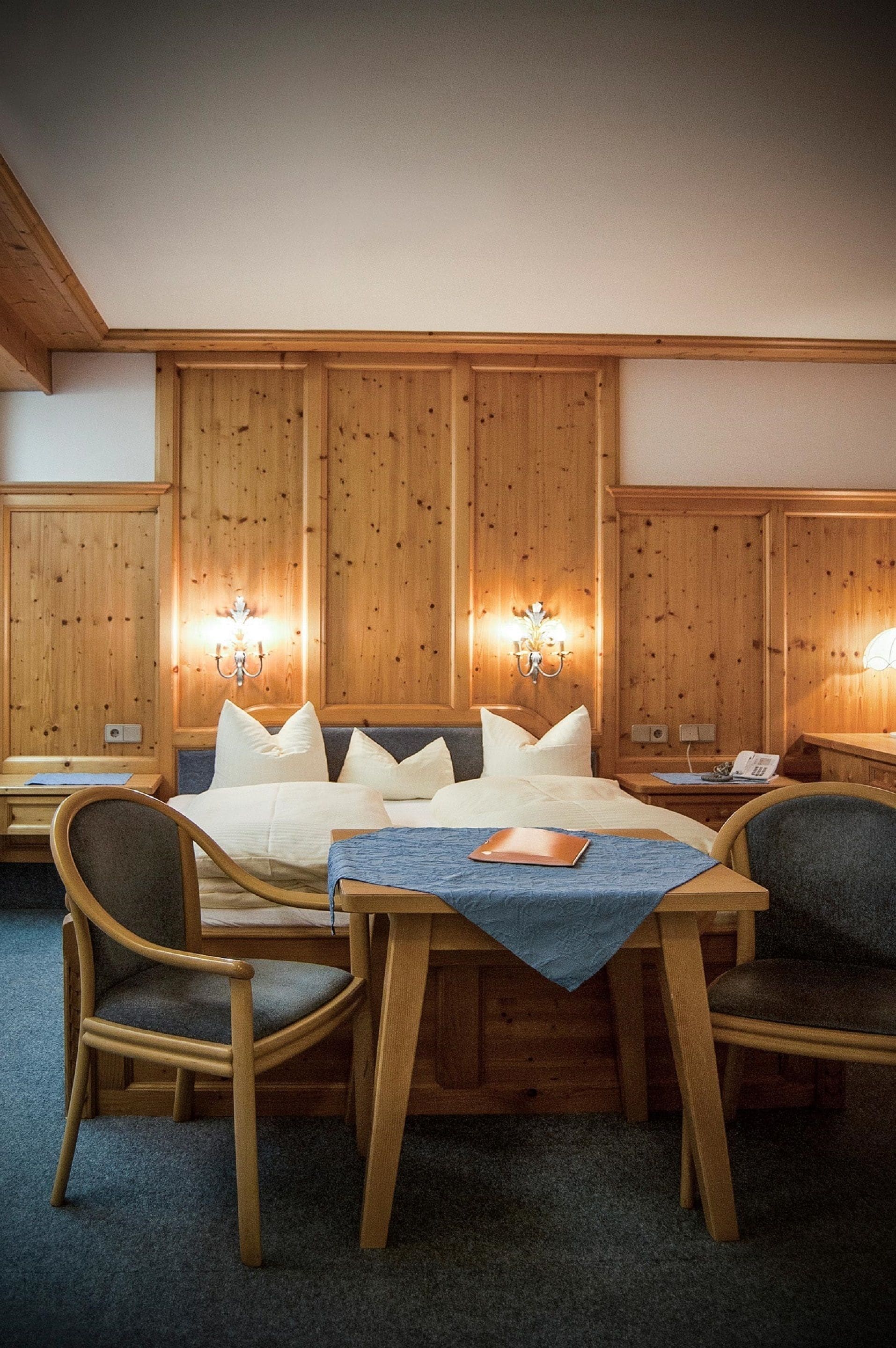 Free cribs/infant beds, free WiFi