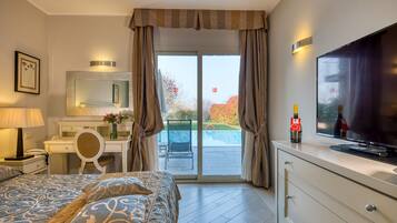 1 camera, minibar, una cassaforte in camera, una scrivania