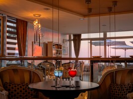 Cocktail bar, pool views, open daily