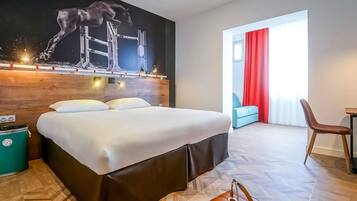 Hochwertige Bettwaren, Zimmersafe, Schreibtisch, schallisolierte Zimmer