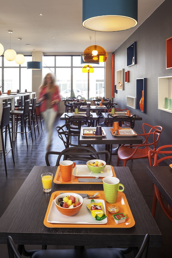 Petit déjeuner servi en supplément