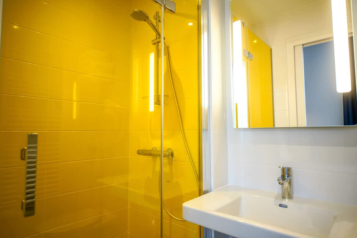 eco-friendly toiletries, hair dryer, towels