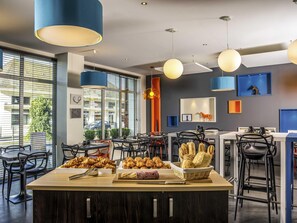 Breakfast for a fee - ibis Styles Saumur Gare Centre (Saumur)