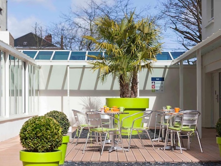 Exterior. ibis Styles Saumur Gare Centre