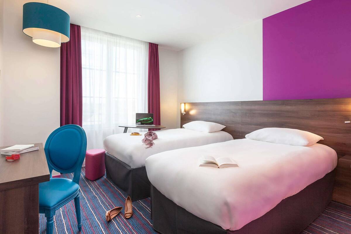 Hochwertige Bettwaren, Zimmersafe, Schreibtisch, schallisolierte Zimmer