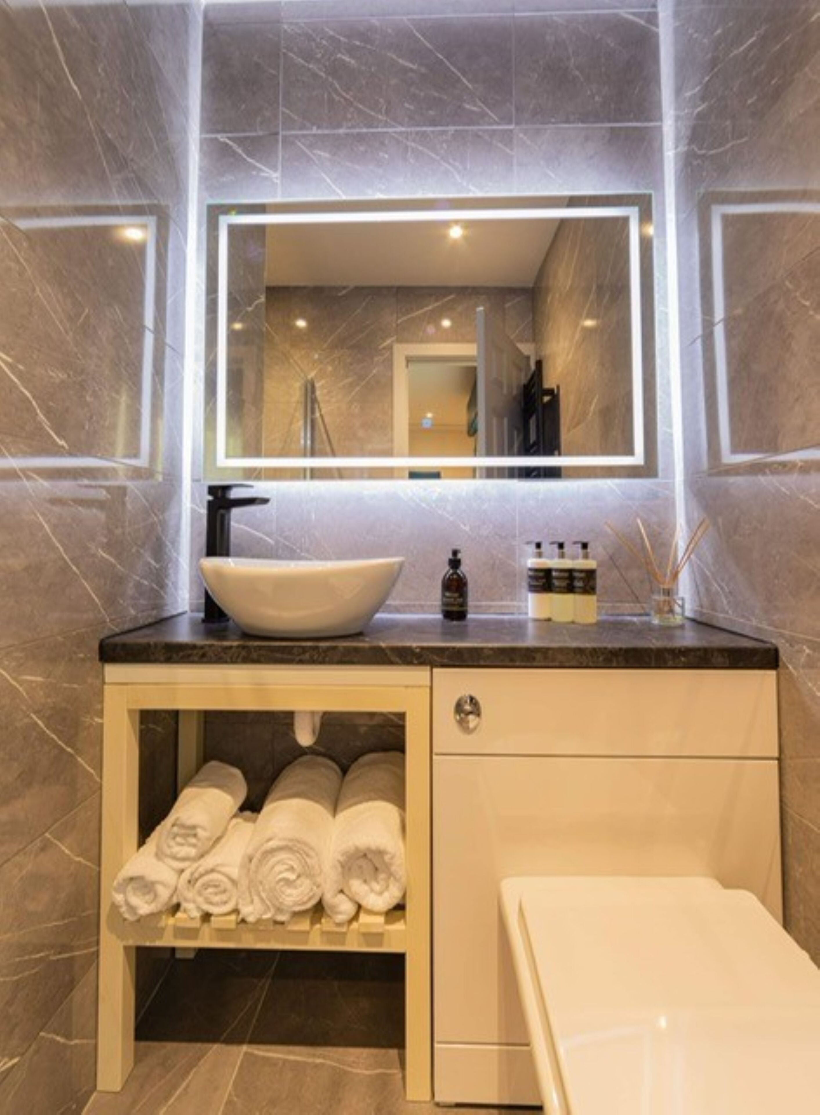 Tweepersoonskamer (May be allocated in annex building) | Badkamer | Gratis toiletartikelen, een haardroger, handdoeken, zeep