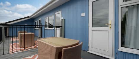 Camera doppia, balcone (Partial Loch View) | Biancheria da letto di alta qualità, con stile personalizzato