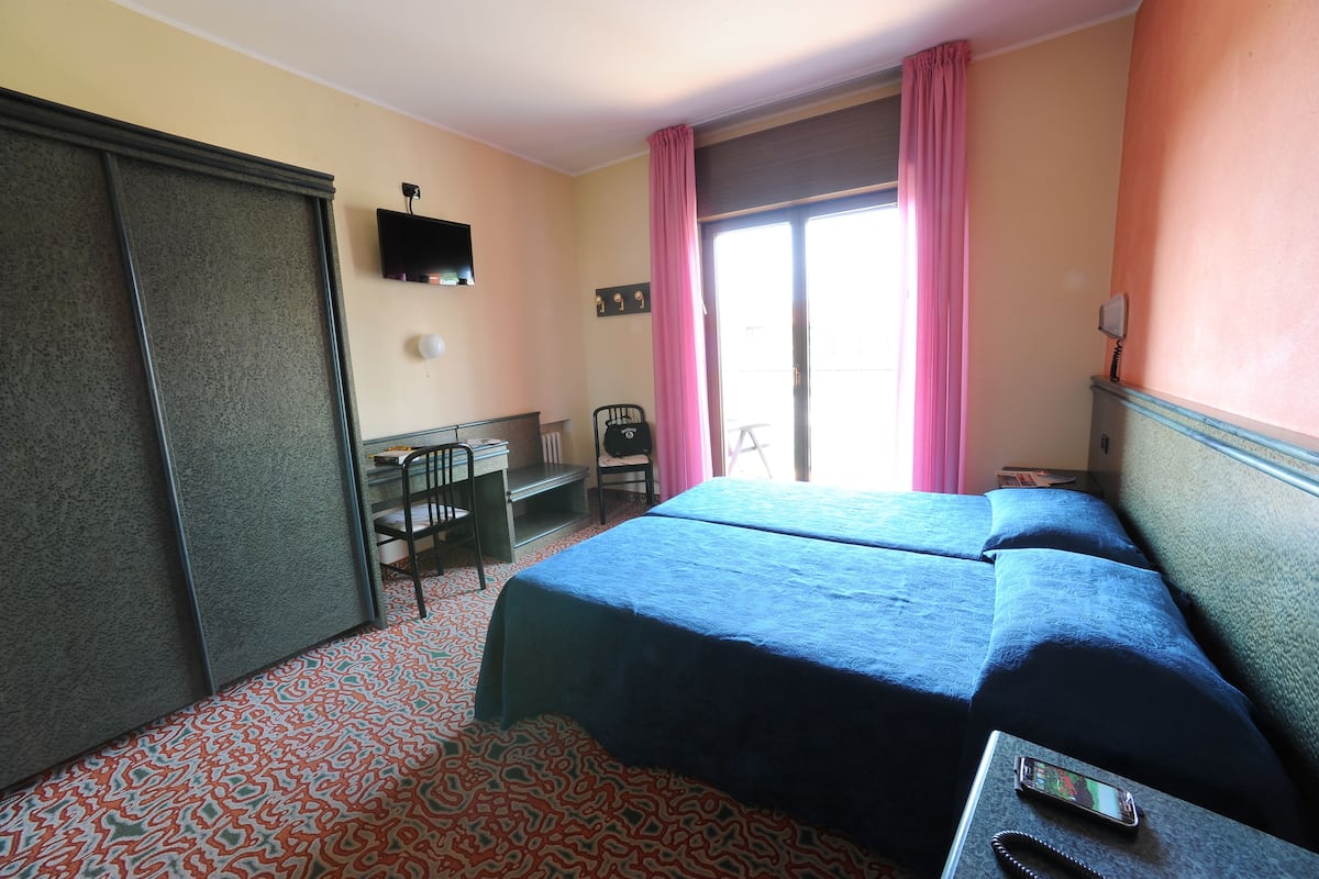 In-room safe, desk, iron/ironing board, free WiFi