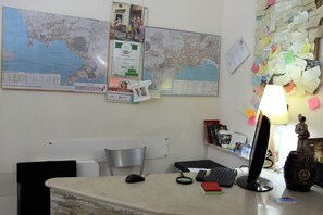 A desk with a computer, mouse, and keyboard, a chair, and a map on the wall. - B&B Cinquestelle (Naples)