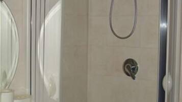 Rainfall showerhead, free toiletries, hair dryer, bidet