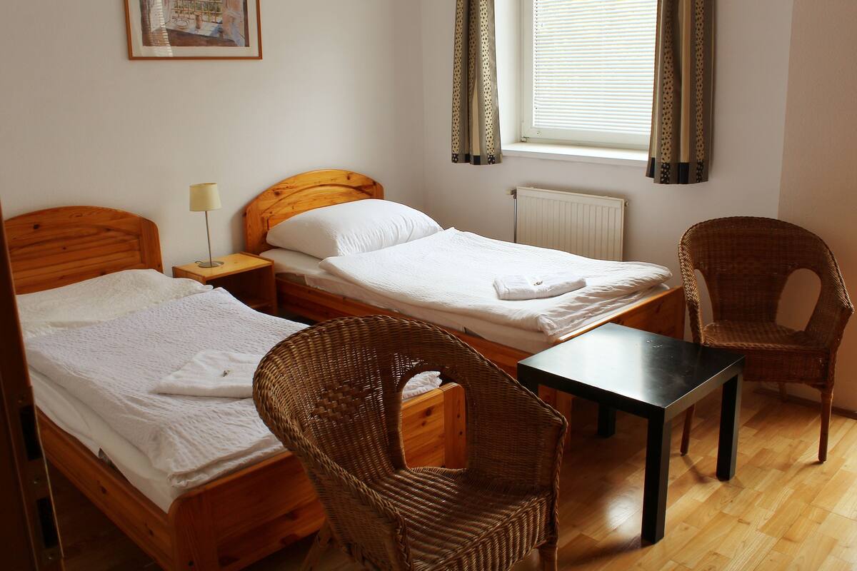 Pillow-top beds, desk, free cots/infant beds, rollaway beds