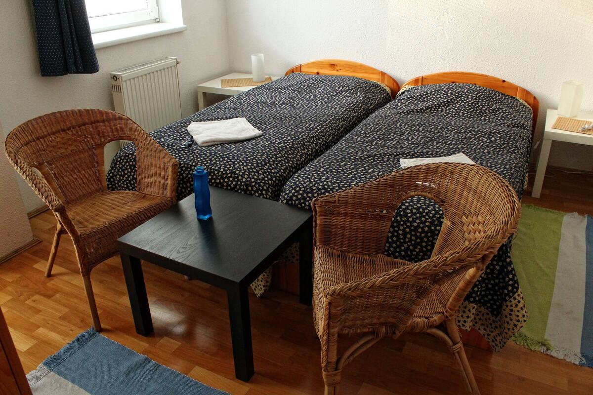 Pillow-top beds, desk, free cots/infant beds, rollaway beds