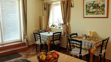 Daily buffet breakfast (HUF 2100 per person)