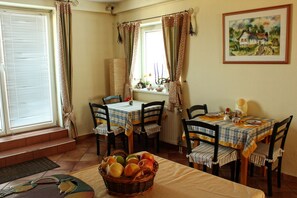 Daily buffet breakfast (HUF 2100 per person)