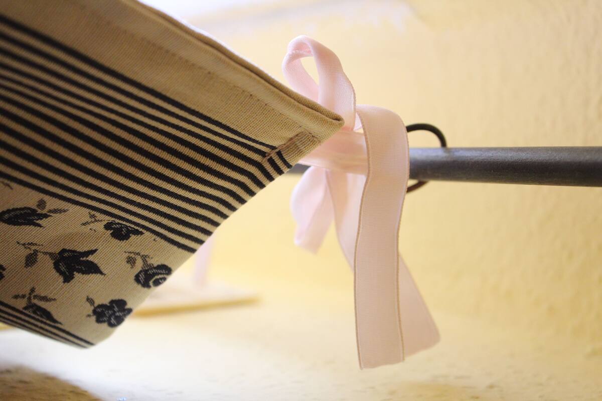 Pillow-top beds, desk, free cots/infant beds, rollaway beds