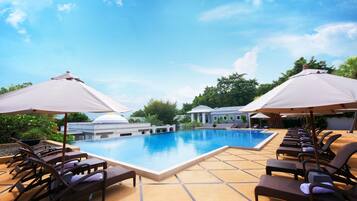 Outdoor pool, pool umbrellas, sun loungers