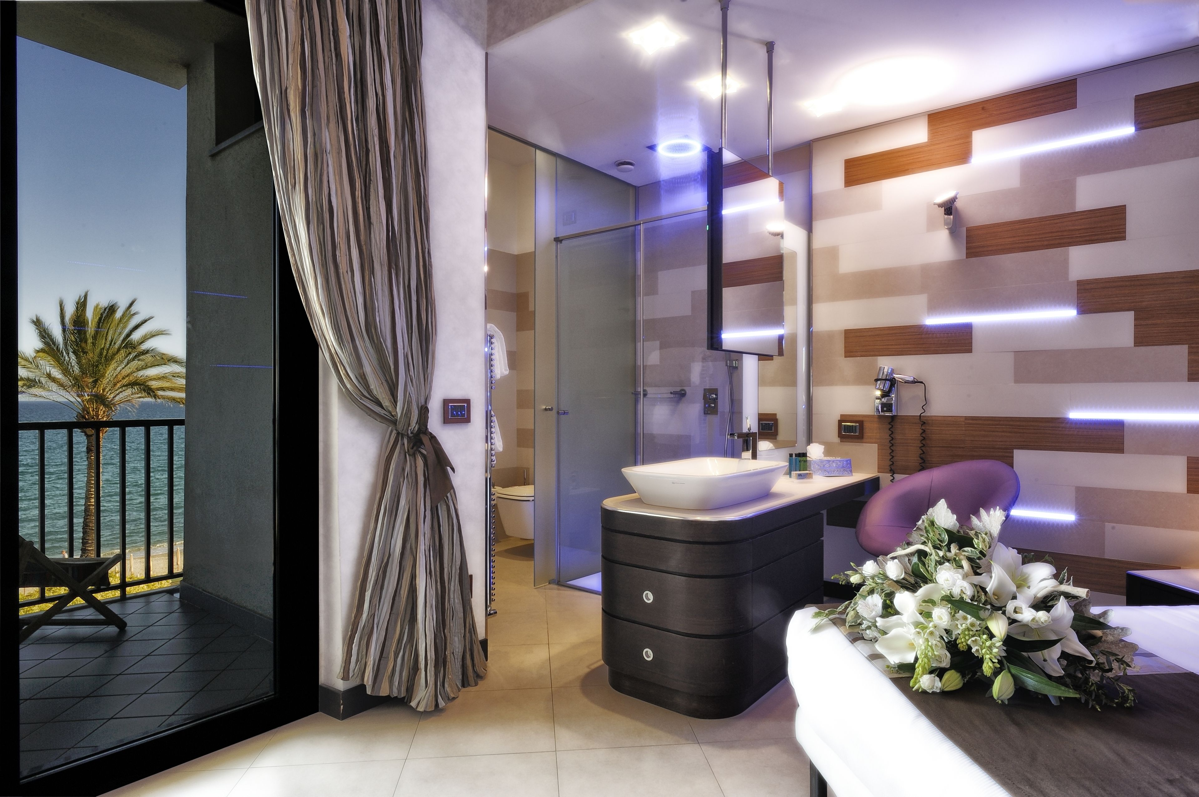 deluxe room, hot tub, sea view | 1 bedroom, minibar, in-room safe, individually furnished