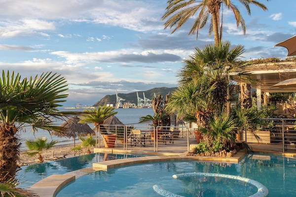 Außenpool (je nach Saison geöffnet)