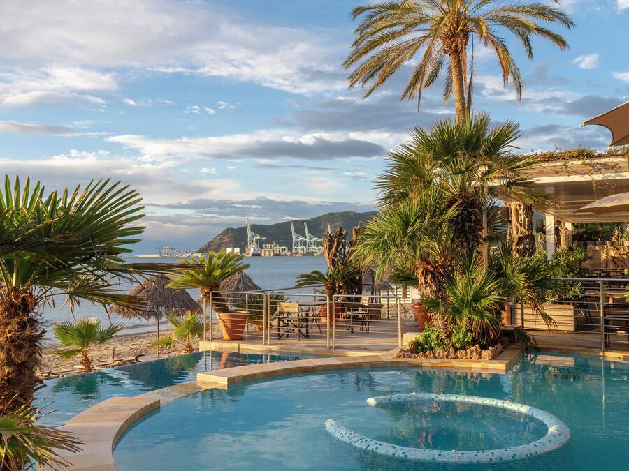 Piscine extérieure (ouverte en saison)