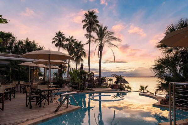 Seasonal outdoor pool