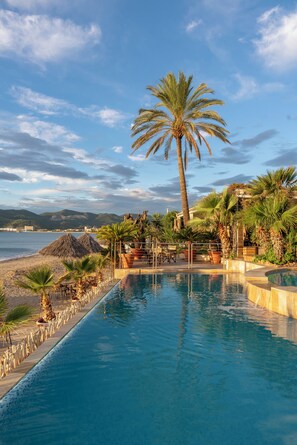 Seasonal outdoor pool