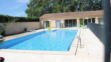 Outdoor pool, pool loungers