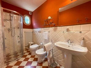 Deluxe Triple Room, Private Bathroom, Garden View (5. Ginestra) | Bathroom | Shower, free toiletries, hair dryer, bidet