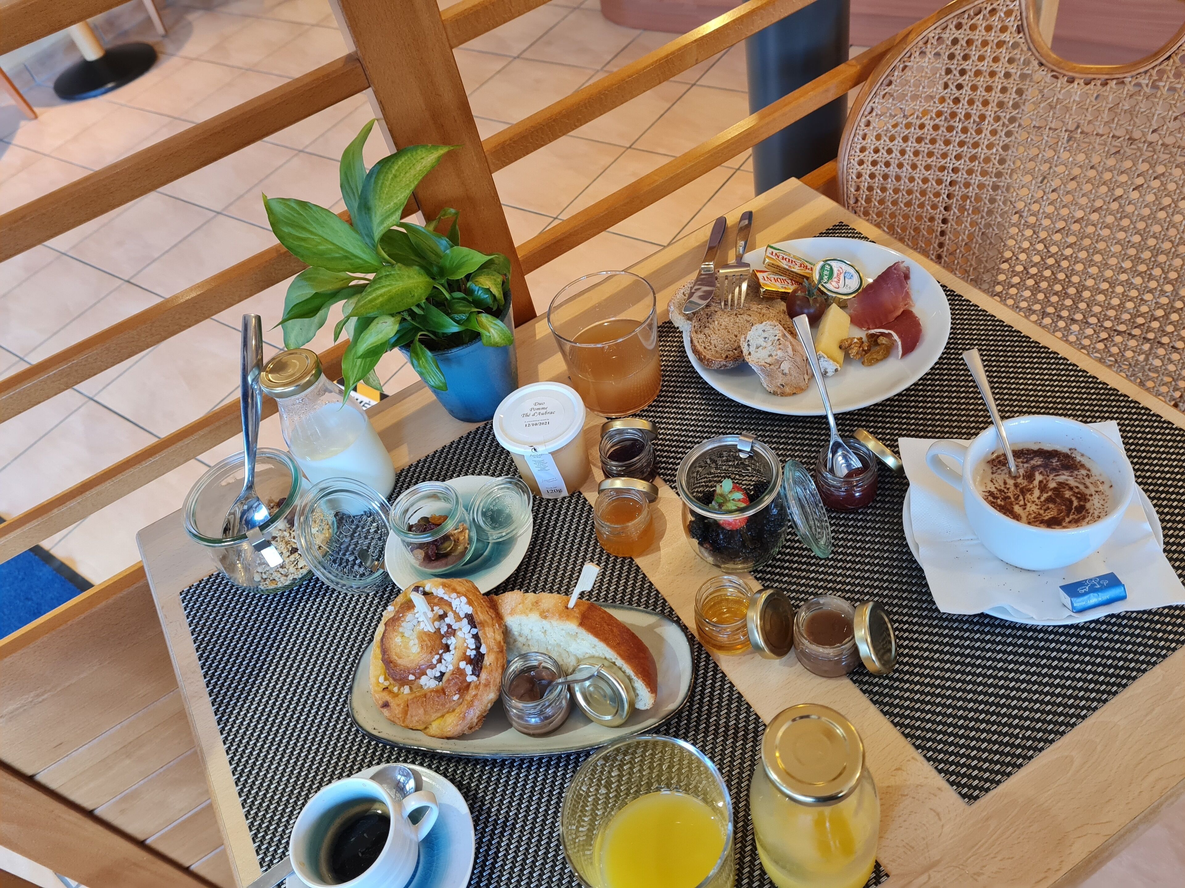 Frokostbuffé hver dag (EUR 11.90 per person)