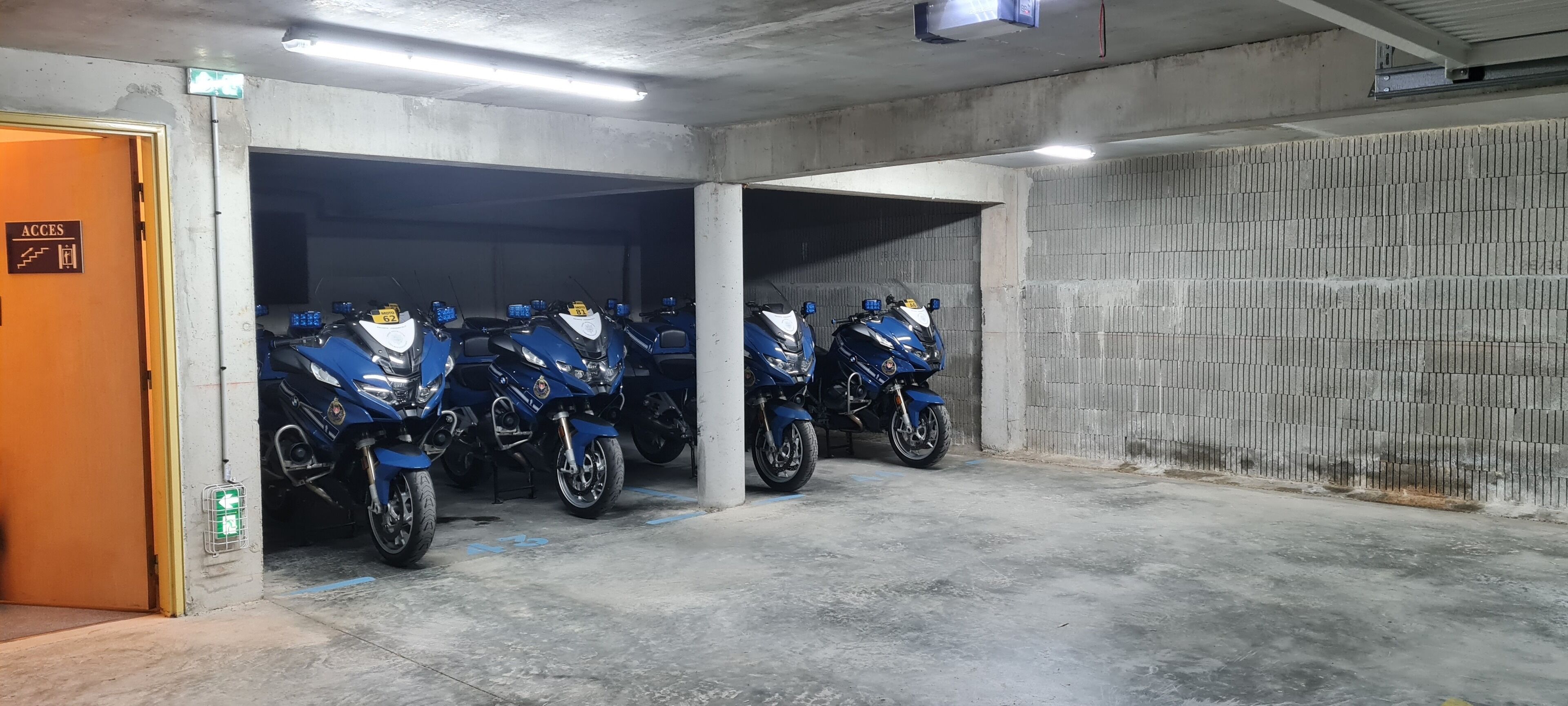 Aparcamiento sin asistencia (5 EUR por día)