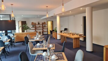 Desayuno buffet todos los días (con cargo)